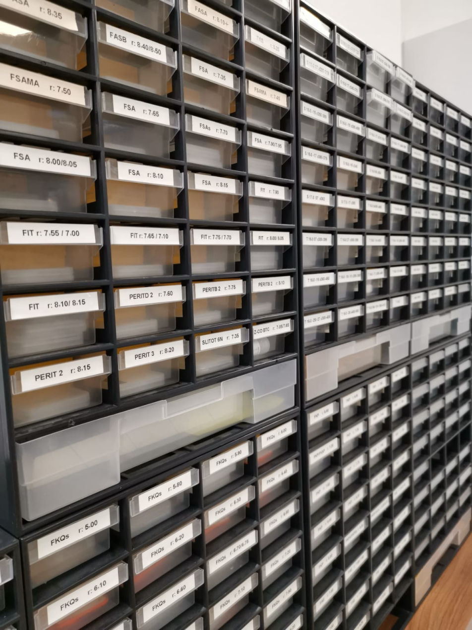 Anpasslinsen Speziallinen Keratokonus Skleralschalen Falco Menicon